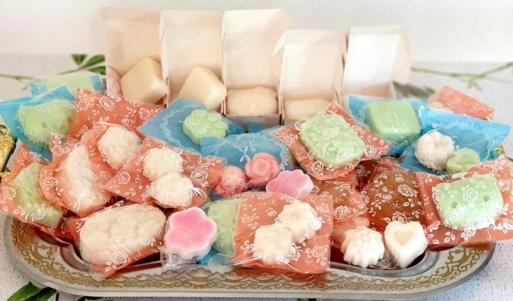 ҚАПАЛДА ТҰРАТЫН КӘСІПКЕР САУМАЛ МЕН БАЛДАН САБЫН ЖАСАП САТАДЫ