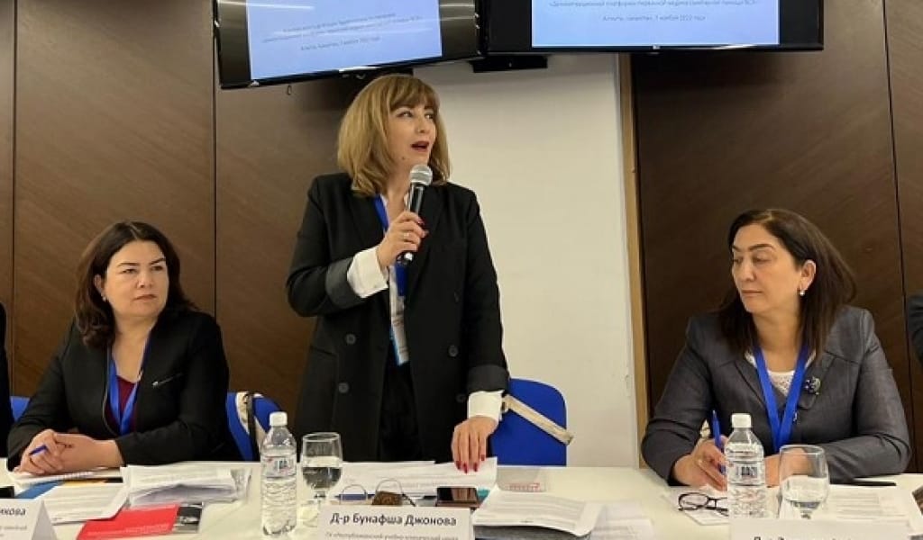 ТӘЖІКСТАНДЫҚ ДӘРІГЕРЛЕР ЕСІК ҚАЛАСЫНДАҒЫ КӨПСАЛАЛЫ АУРУХАНАҒА БАРДЫ