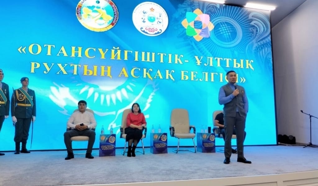ӘР АДАМ АЙЫНА БІР КІТАП ОҚУЫ КЕРЕК. ҚОНАЕВ ҚАЛАСЫНА АРДАҚ НАЗАРОВ КЕЛДІ