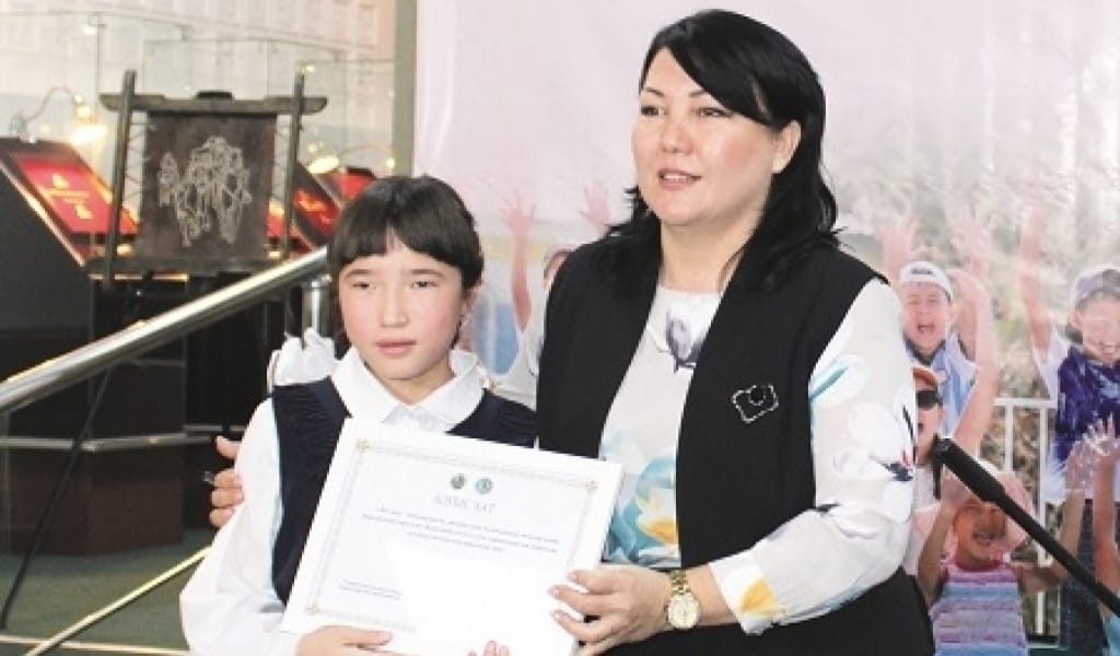 ЖҮРЕК СӘУЛЕСІ. ЕСІКТЕ ЗАҒИП БАЛАЛАРҒА АРНАЛҒАН ҚАЙЫРЫМДЫЛЫҚ ШАРАСЫ ӨТТІ