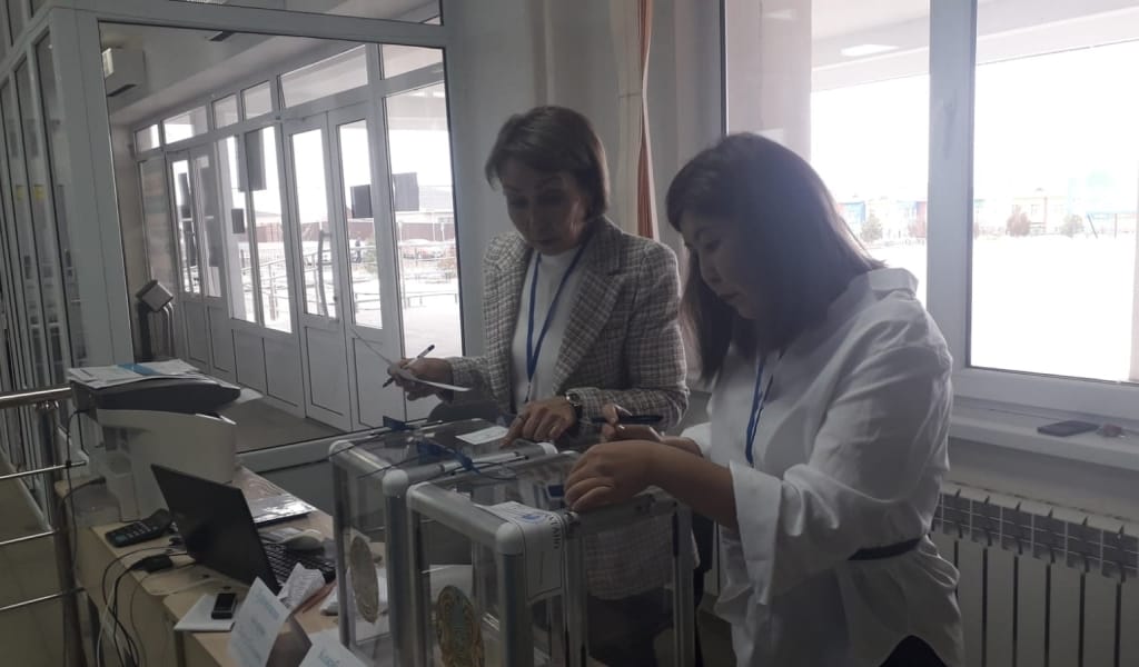 САЙЛАУ УЧАСКЕСІНЕ САҒАТ 7:00 БОЛМАЙ ЖАТЫП ЖИНАЛҒАНДАР ҚАРАСЫ КӨП