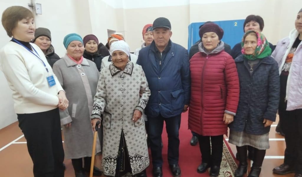 14 ҚҰРСАҚ КӨТЕРГЕН КЕЙУАНА ӘУЛЕТІМЕН КЕЛІП ДАУЫС БЕРДІ