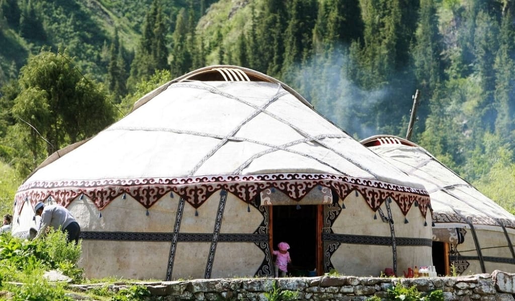 ҚАЗАҚТЫҢ ДӘСТҮРІ МЕН ЫРЫМ-ТЫЙЫМЫНА НЕГЕ ҮРКЕ ҚАРАЙМЫЗ? ҒАЛЫМ ПІКІРІ