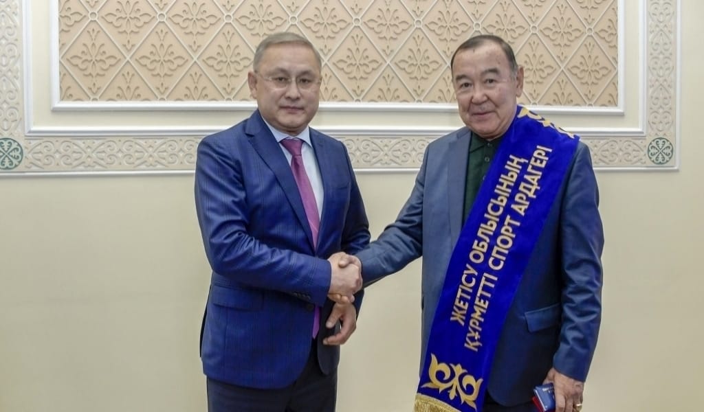ЖЕТІСУ ОБЛЫСЫНЫҢ ӘКІМІ СПОРТ САЛАСЫНЫҢ БАСШЫЛАРЫМЕН КЕЗДЕСТІ