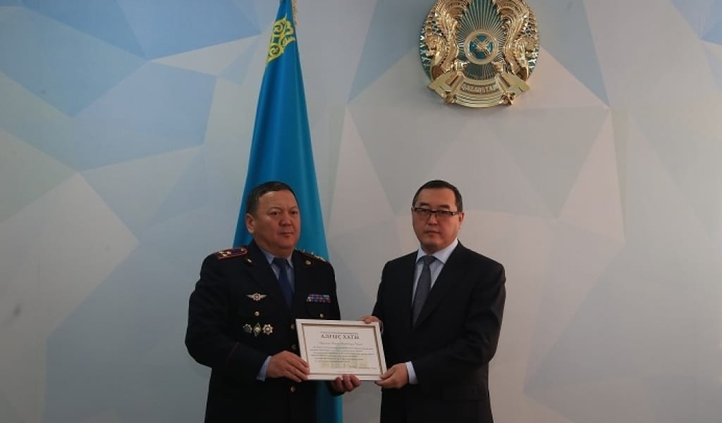 ҚОНАЕВТА БІР ТОП ҚЫЗМЕТКЕРГЕ ПРЕЗИДЕНТТІҢ АЛҒЫС ХАТЫ ТАБЫС ЕТІЛДІ