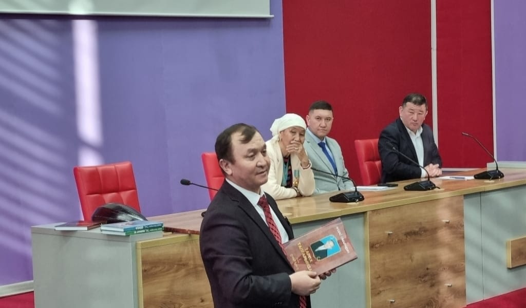 "ОҚУҒА ҚҰШТАР МЕКТЕП". ОТЫЗ ОҚУШЫҒА ДЕМЕУШЛІК ЖАСАҒАН ӘУЛЕТ