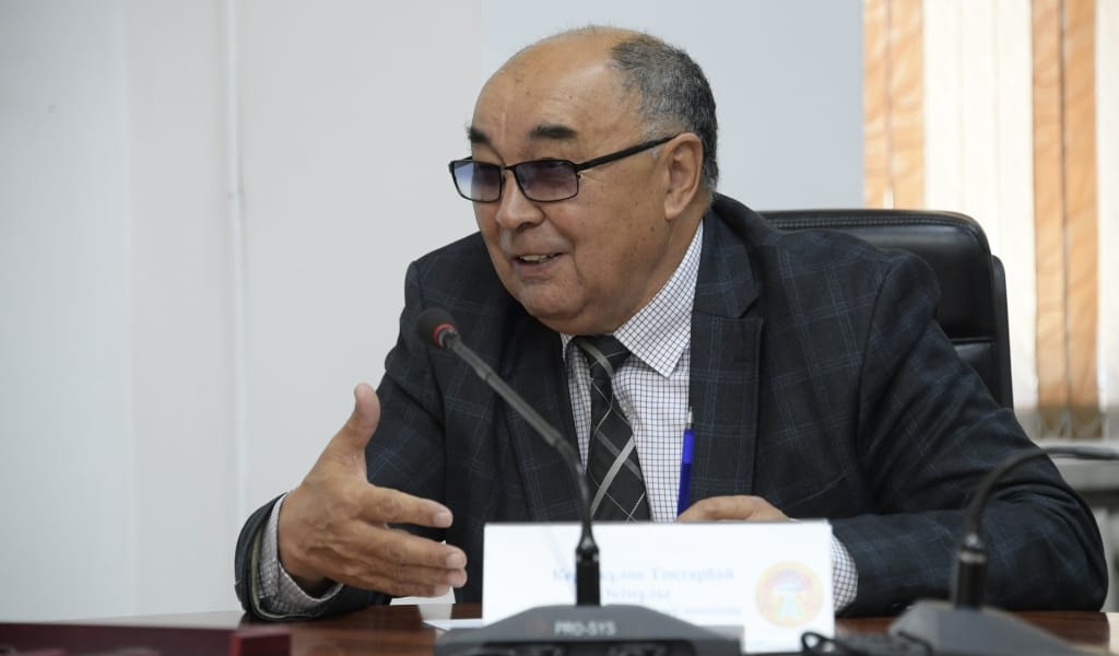 ТЕЛЕФОНҒА ТЕЛМІРГЕН ЖАСТАР. ҚАЛА МЕН АУЫЛ БАЛАСЫНЫҢ АЙЫРМАШЫЛЫҒЫ ЖЕР МЕН КӨКТЕЙ