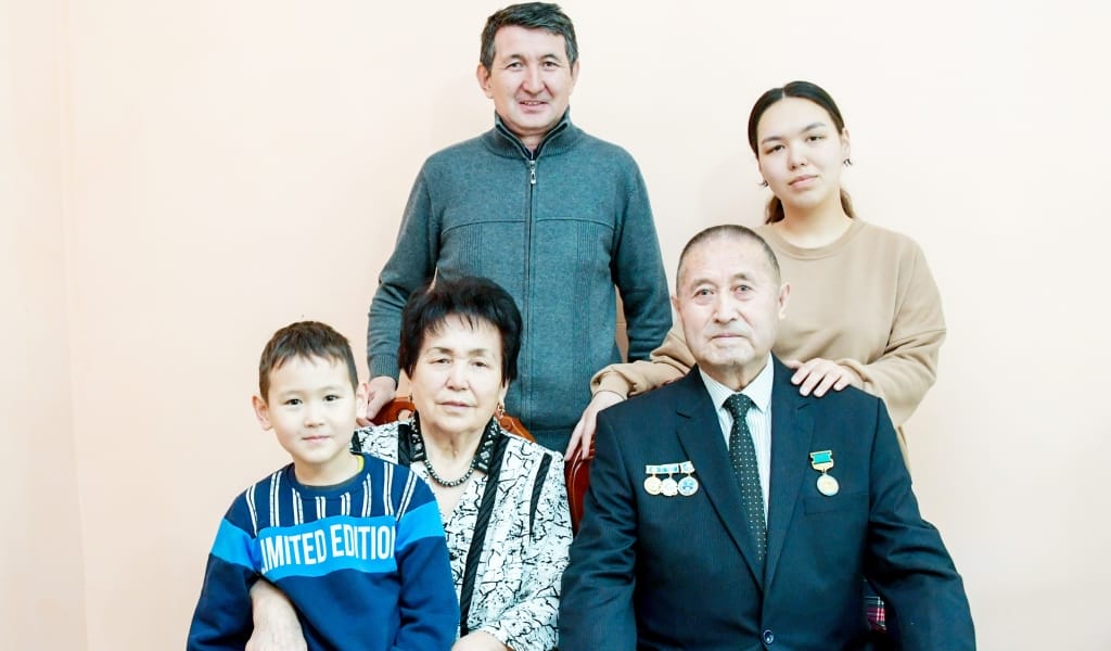 АДАЛ ЕҢБЕК АБЫРОЙ ӘПЕРЕДІ