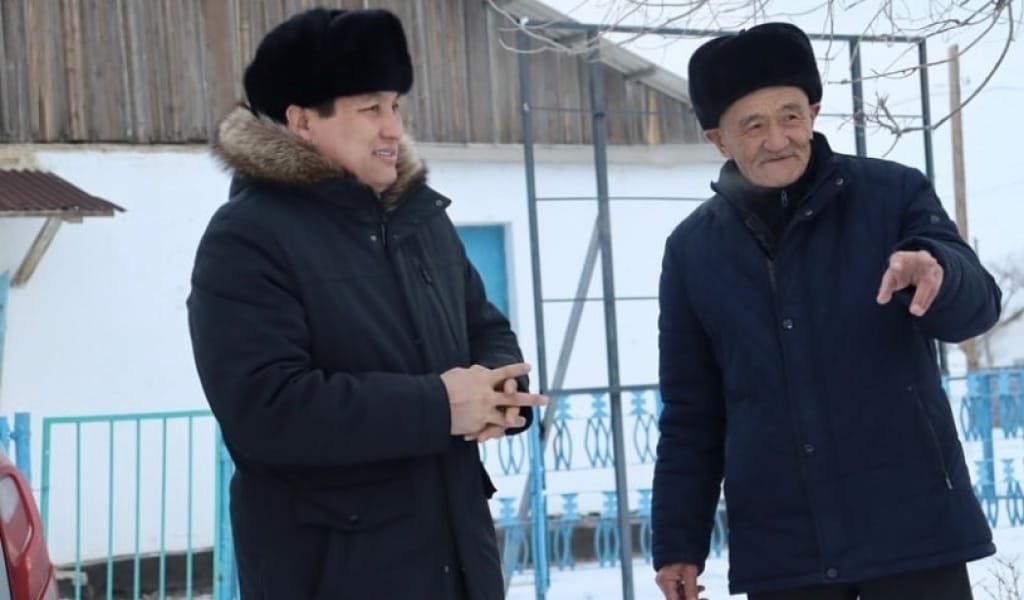 ҚАРАТАЛ АУДАНЫНЫҢ ӘКІМІ ШАЛҒАЙ АУЫЛДАРДЫ АРАЛАП, ТЫНЫС-ТІРШІЛІГІМЕН ТАНЫСТЫ