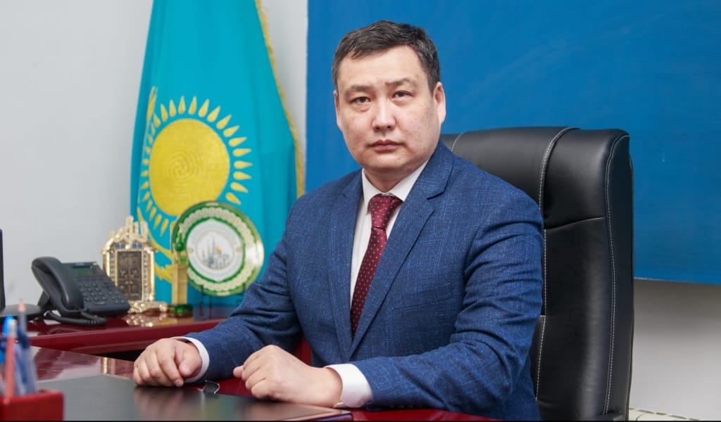 БОЛАТ КЕРІМБЕК: "ТАУДАН БИІКТІКТІ, ОЙДАН ҚАРАПАЙЫМДЫЛЫҚТЫ ҮЙРЕНДІМ"