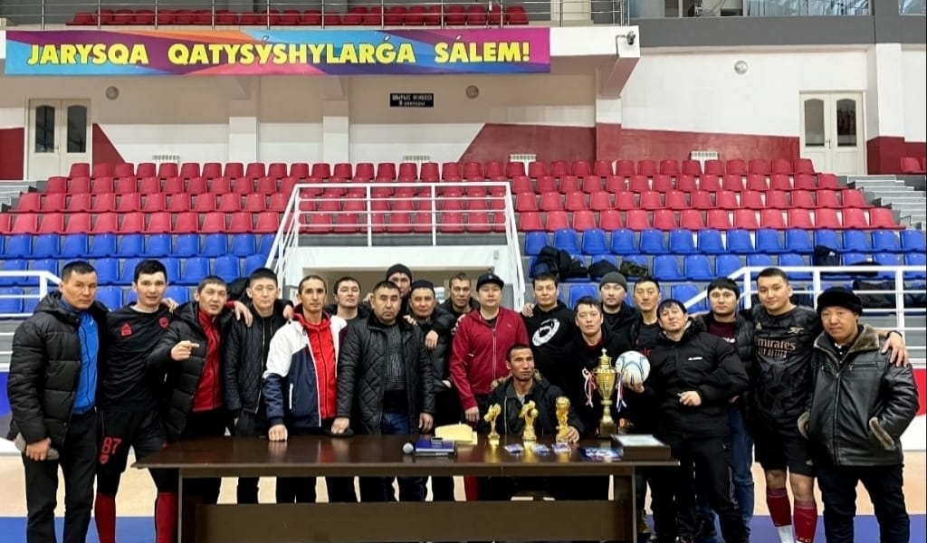 ҚАРАБӨГЕТ АУЫЛЫНЫҢ ЖАСТАРЫ ШАҒЫН ФУТБОЛДАН ЖАРЫС ӨТКІЗДІ