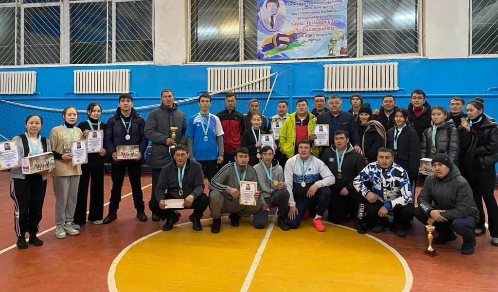 ҰСТАЗҒА ҚҰРМЕТ КӨРСЕТТІ