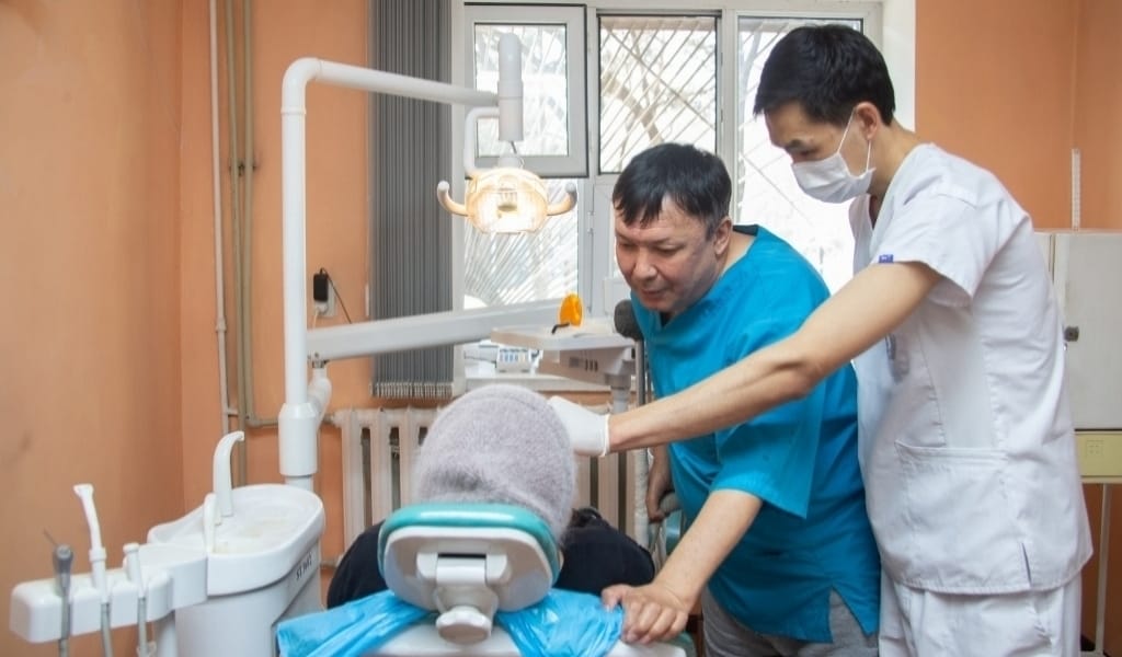 ГРАНТ ҰТЫП, ТІС ЕМХАНАСЫН АШТЫ