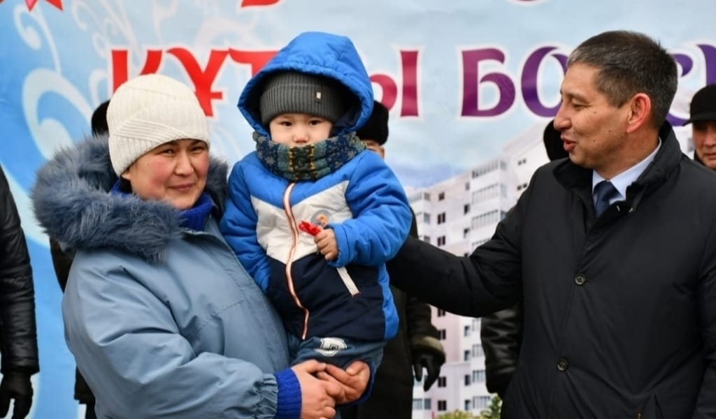 ЖАҢА ҚОНЫСҚА ИЕ БОЛДЫ