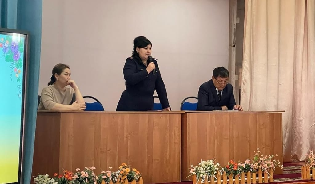 АРУ КӨТЕРГЕН АУЫР ЖҮК