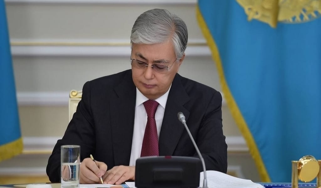БӘРЕКЕЛДІ! ТОҚАЕВ АЗАПТАУ МЕН ҚОРЛАУДЫҢ АЛДЫН АЛУ ЖӨНІНДЕГІ ЗАҢҒА ҚОЛ ҚОЙДЫ