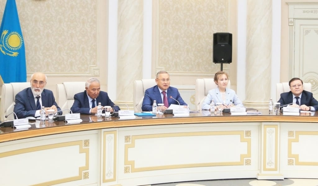БЕЙБІТ ИСАБАЕВ ӨЗГЕ ҰЛТ ӨКІЛДЕРІМЕН КЕЗДЕСТІ