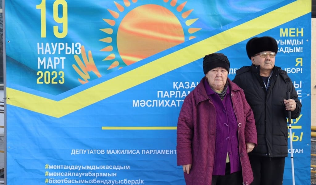 "ЖЫЛДА ДАУЫСТЫ ҮЙДЕН БЕРЕТІНМІН": КӨЗІ КӨРМЕСЕ ДЕ САЙЛАУҒА КЕЛДІ