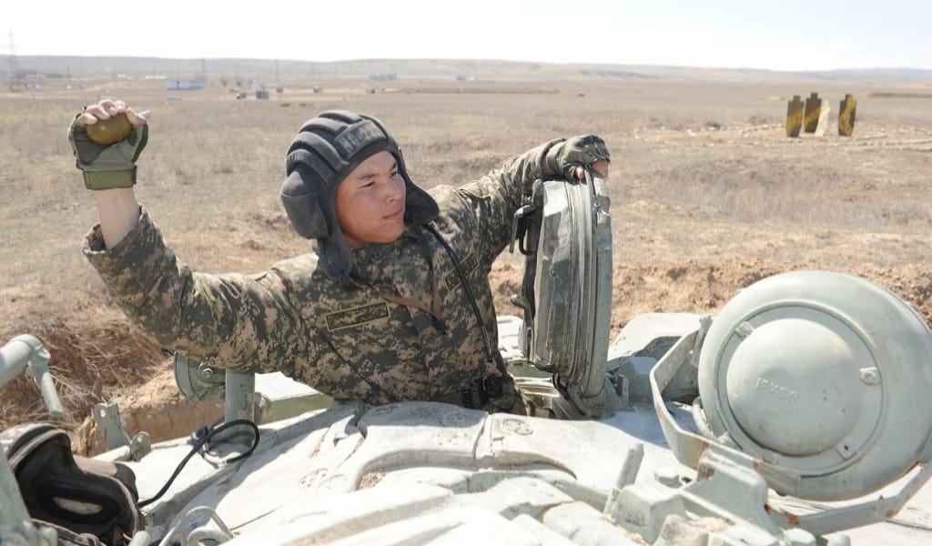 "Тегін темекі таратқан болатын": Әскер сапына алынған сарбаздың қызықты оқиғасы