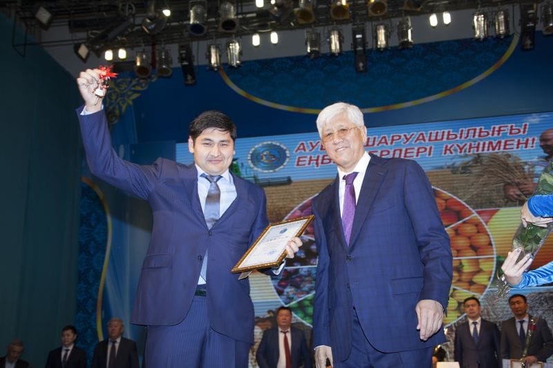 ЕҢБЕК ОЗАТТАРЫ МАРАПАТТАЛДЫ