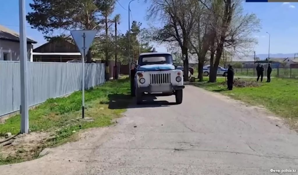 Оқиға орнында көз жұмды: Талдықорғанда жүк көлігі үш жасар баланы қағып кетті