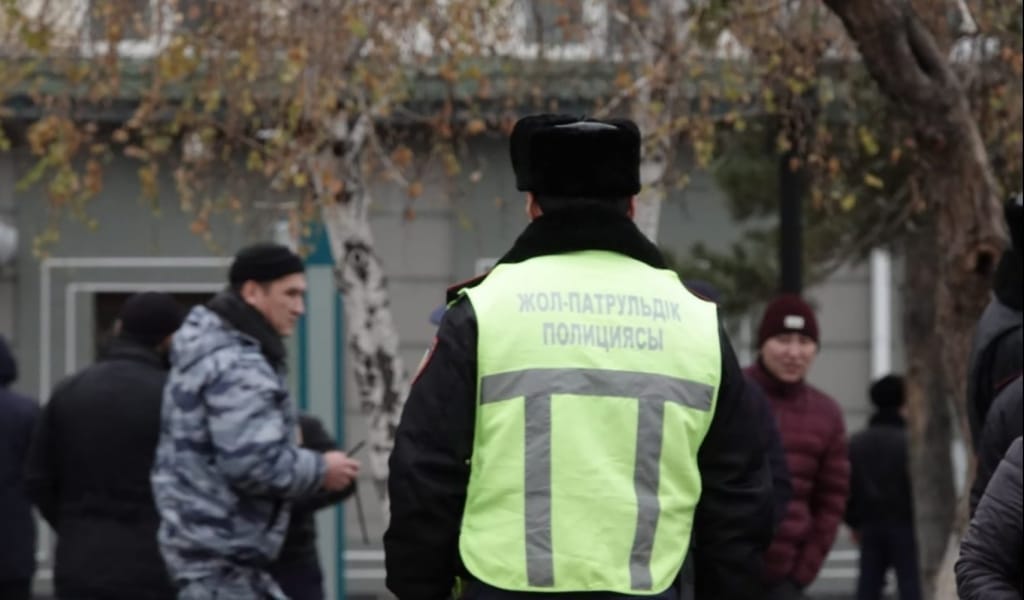 Пара алған полицейлер қызметтерінен айырылды