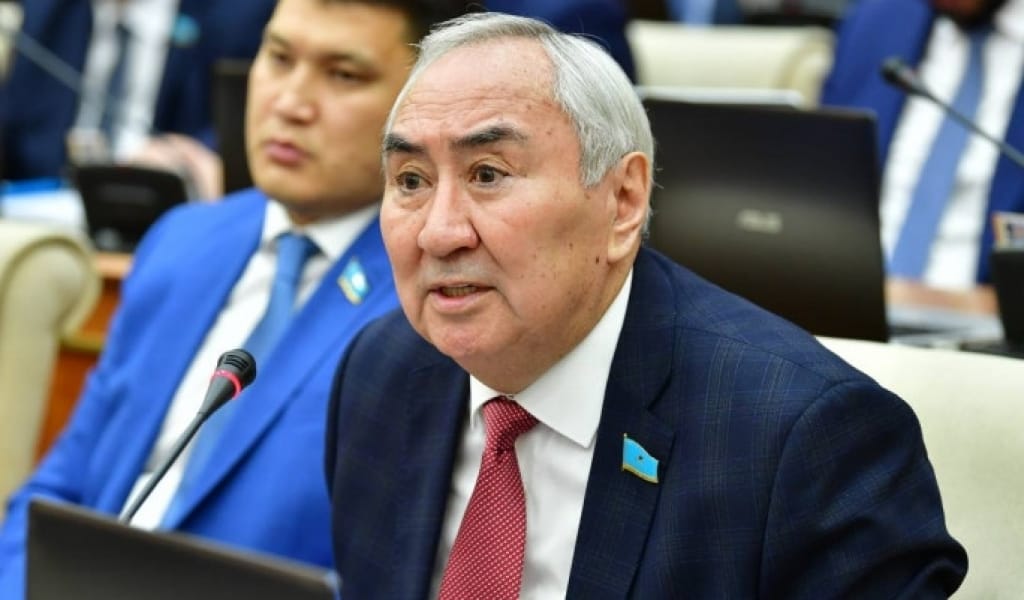"Жетім қозының кейпін киген": Жигули Дайрабаев ғылымды ойыншық қылғандарды сынға алды