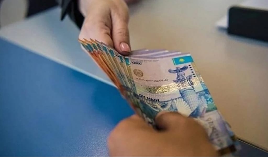 "Келтірген залал 1,5 млн. теңге": Жәрдемақы рәсімдеу үшін ақша алған
