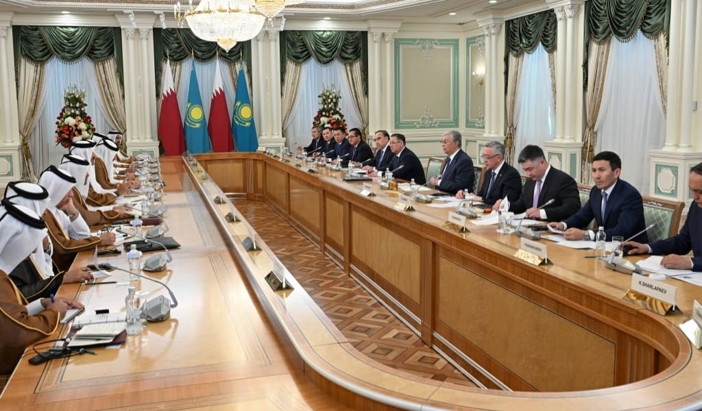 Мемлекет басшысы Қатар Әмірі бастаған делегациямен кездесті
