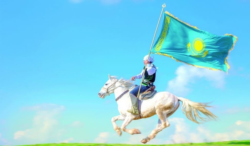 Қазақтың жыртығын кім жамайды?