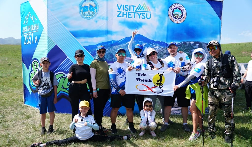 "Әлемді шарлап жүрсем де мұндай таңғажайыпты бірінші рет көруім": Шаған шыңының ерекшелігі