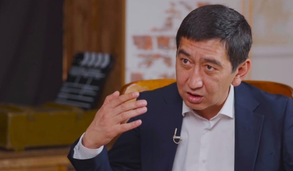 "Алатын айлығым қолыма 800 мың теңге": Ринат Зайытов айлығы жетпегеннен беташарға да шығуы мүмкін екенін айтты