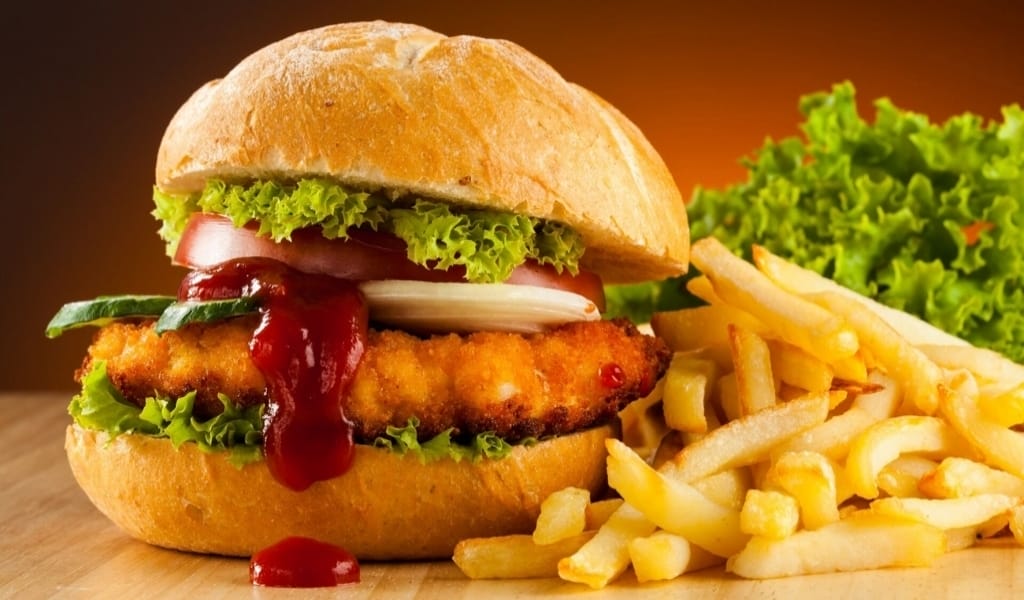 "Темекі шеккенмен тең": Фастфудтың зияны