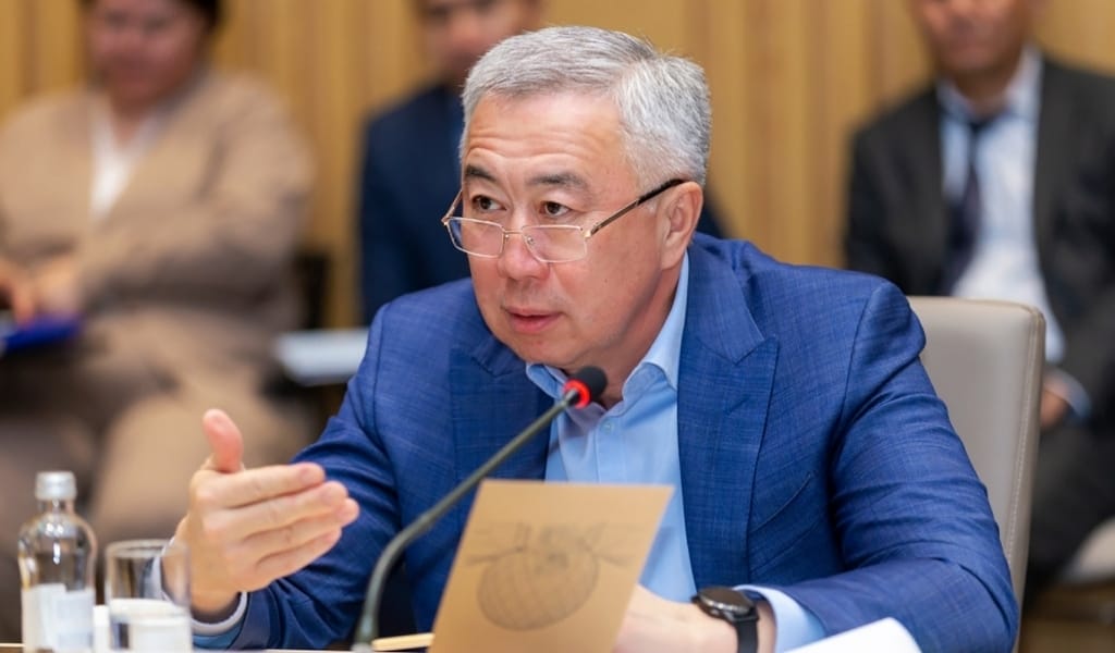 "Қант қымбаттап жатыр": Серік Жұманғарин бағаны ұстап тұруға қатысты ойын айтты