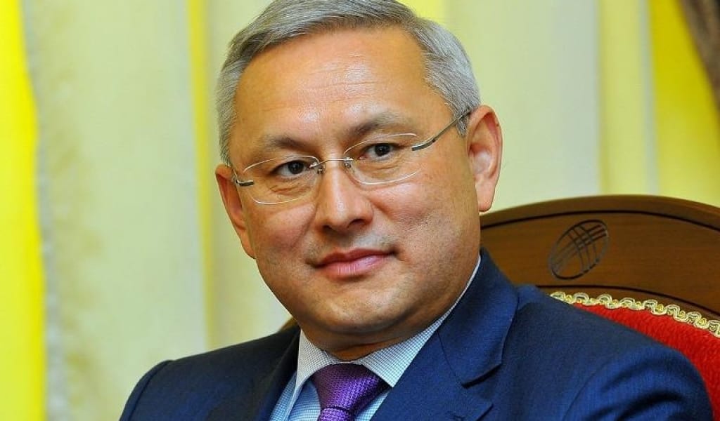 БЕЙБІТ ИСАБАЕВ: "ГУМ" САУДА ҮЙІНЕ ШАҒЫМ КӨП ТҮСЕДІ, БАСШЫСЫ ПАЙДА ОЙЛАП ЖҮР МЕ?"
