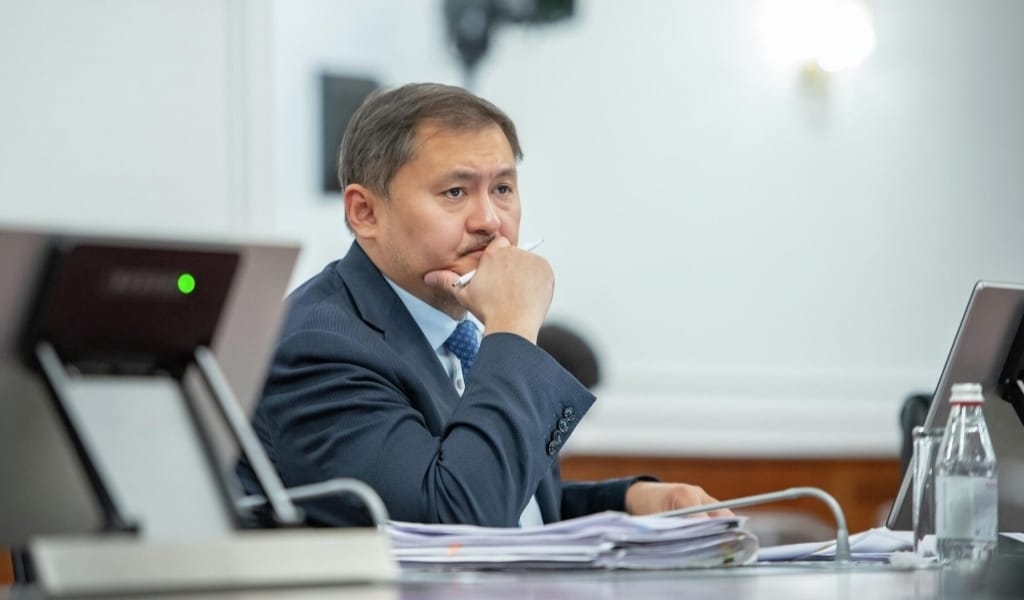САЯСАТ НҰРБЕК: ӨҢІРЛІК УНИВЕРСИТЕТТЕРГЕ ЕКІНШІ ДЕМ БЕРУ КЕРЕК