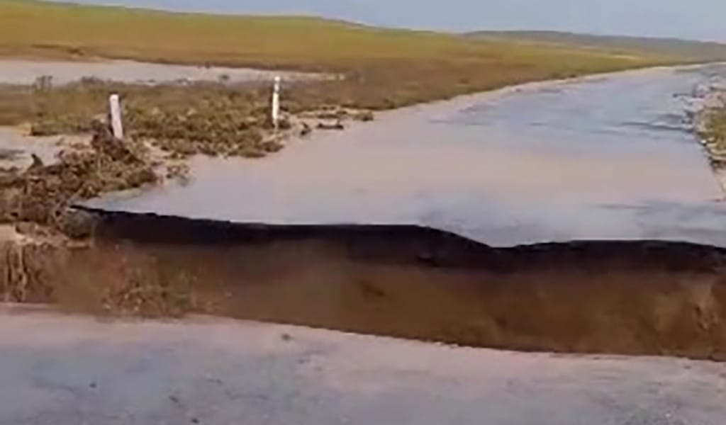 Кербұлақ ауданында жолды тағы да су шайып кетті