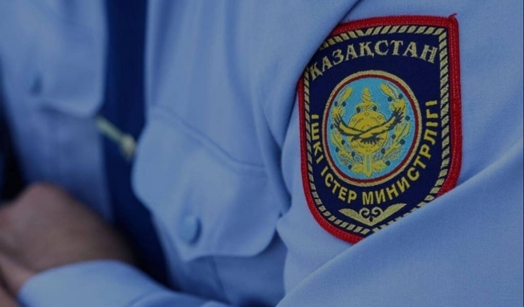 УЧАСКЕЛІК ПОЛИЦИЯ ҚЫЗМЕТКЕРЛЕРІ САУДА ҮЙЛЕРІН ЗАҢСЫЗ ТЕКСЕРГЕН