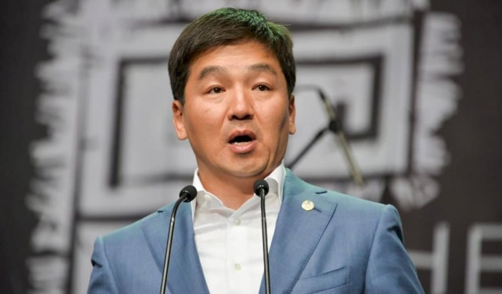 Бауыржан Байбектің әкесіне сотта бірден екі айып тағылды