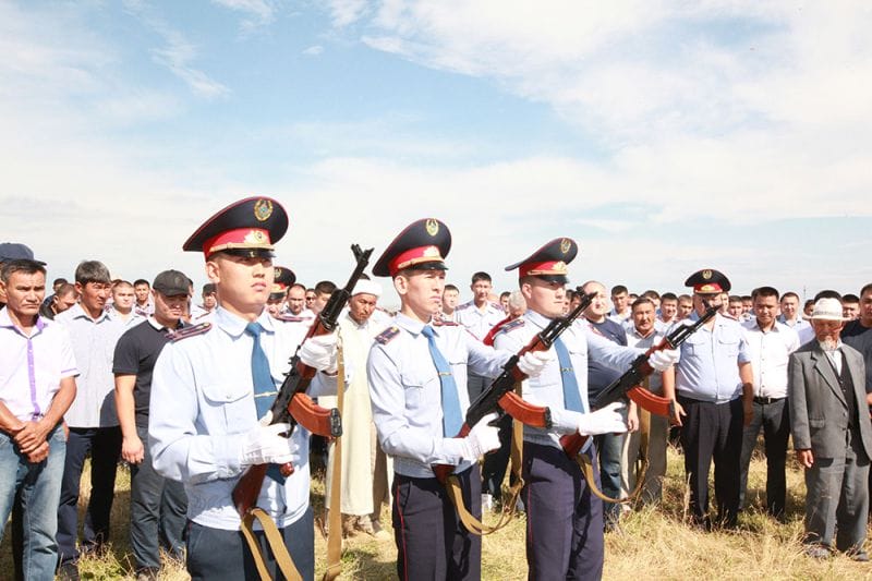 Ер ұланмен қоштасты