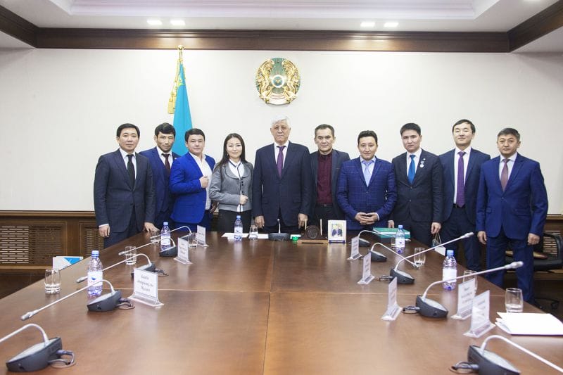 Әкімі ақынын іздеген ел бақытты