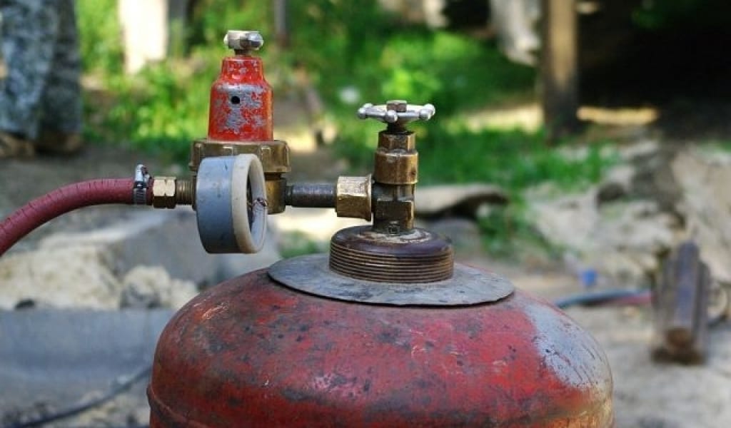 ГАЗ БАЛЛОНДАРДЫ ДҰРЫС ПАЙДАЛАНБАУ САЛДАРЫНАН ЕКІ АДАМ ЗАРДАП ШЕКТІ