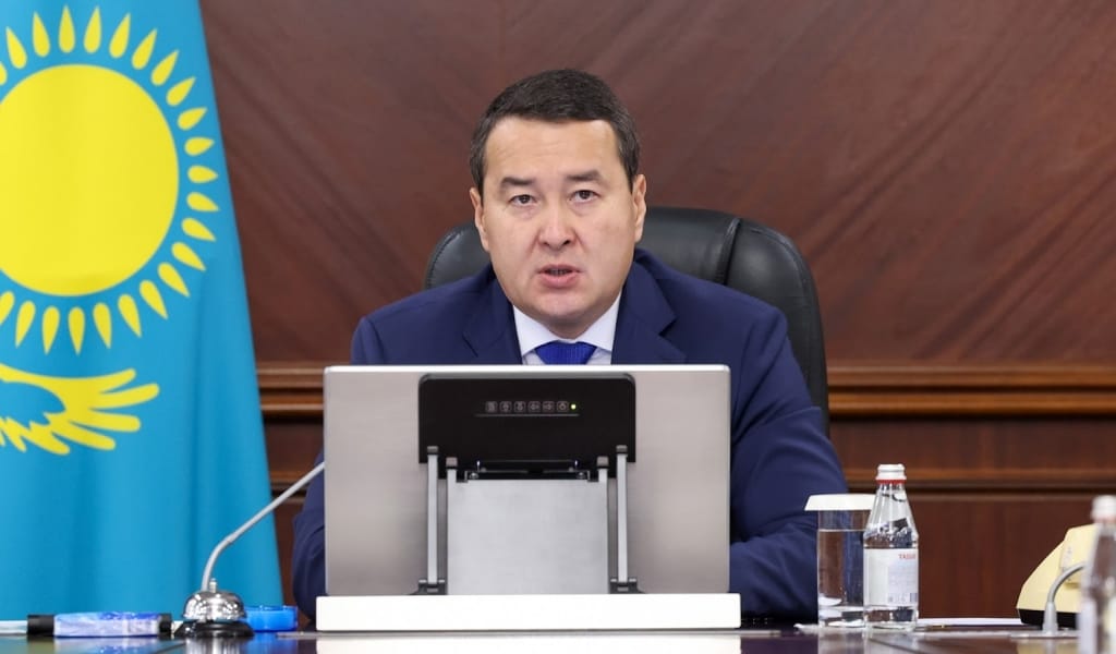 "Бұл инвестордың әрі қарай Қазақстанда қалуының маңызы жоқ": Әлихан Смайлов "ArcelorMittal" компаниясы туралы ойын айтты