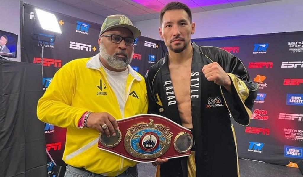 Жәнібек Әлімханұлы чемпиондық жекпе-жегі алдында жаттықтырушысын ауыстырды