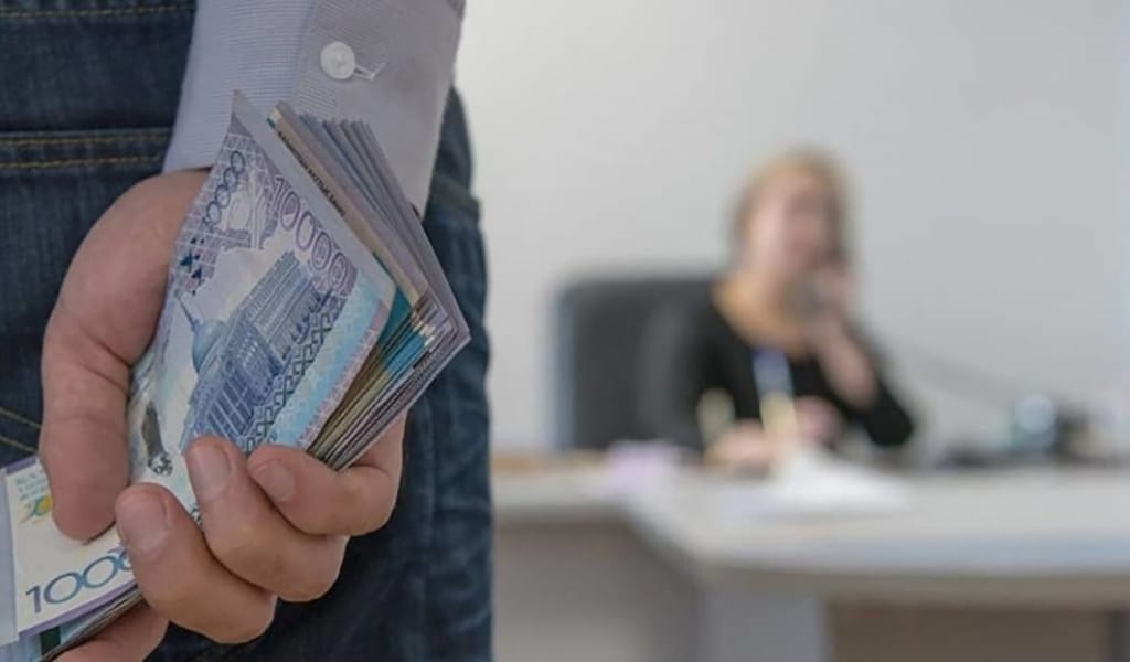 Жетісу облысында департамент басшысы жүйелі түрде пара алған