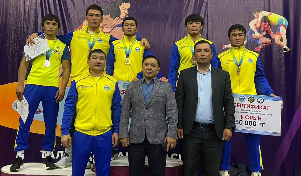 КӨШ БАСЫНДА ЖЕТІСУЛЫҚ СПОРТШЫЛАР ТҰР