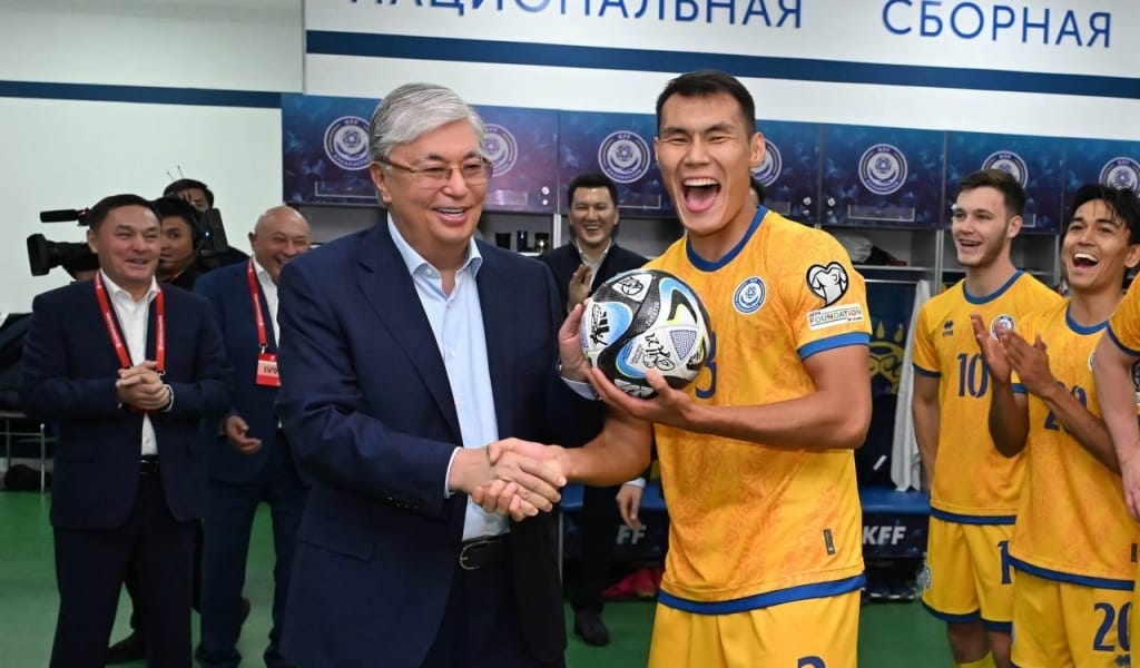 Президент Тоқаев футболдан Қазақстан құрамасын жеңісімен құттықтады