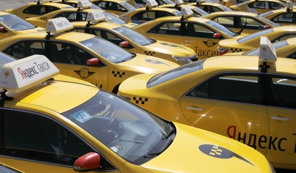 Талдықорғанда "Яндекс" жүргізушілері наразылық білдірді