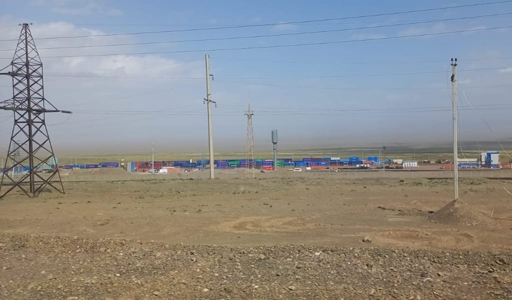 Достық ауылында құбырдан лай су ағып тұрады