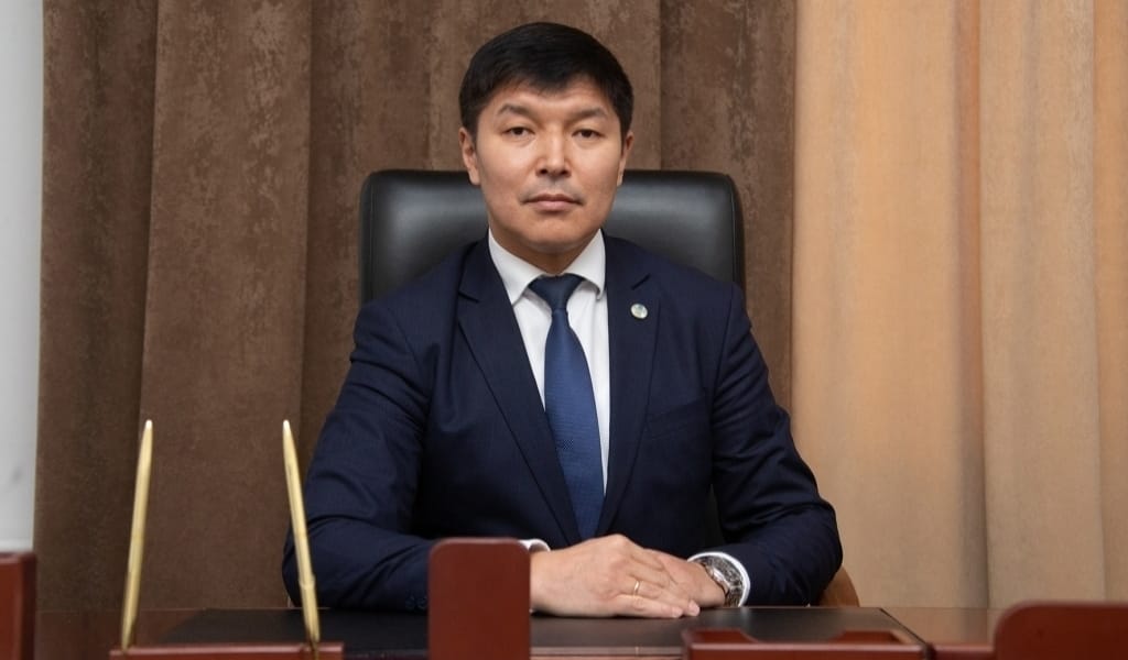 Ернат Бәзіл саудагерлермен жолықты